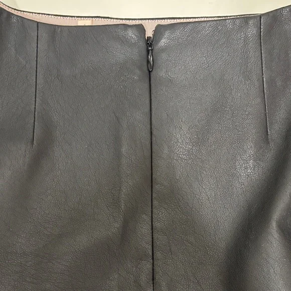 EUC Vegan Leather Black Ruffle Mini Skirt - Picture 5 of 6